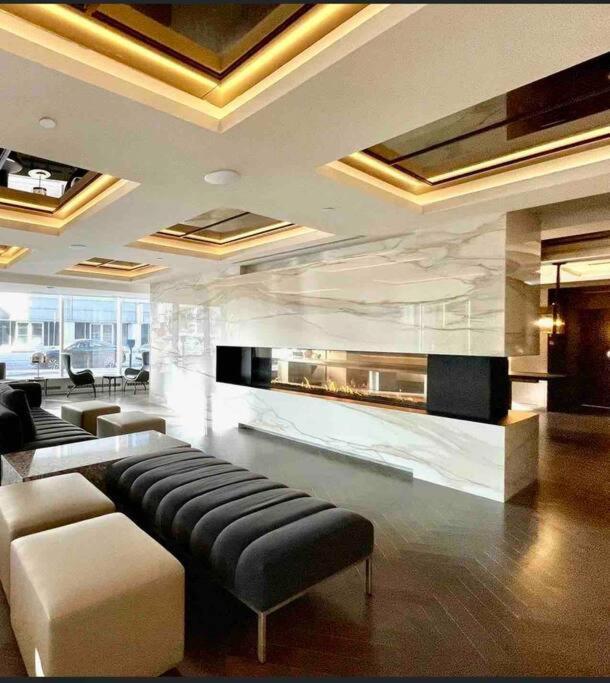 Mind Blowing City View - 2 Beds - Pool & Spa - Downtown มอนทรีอัล ภายนอก รูปภาพ